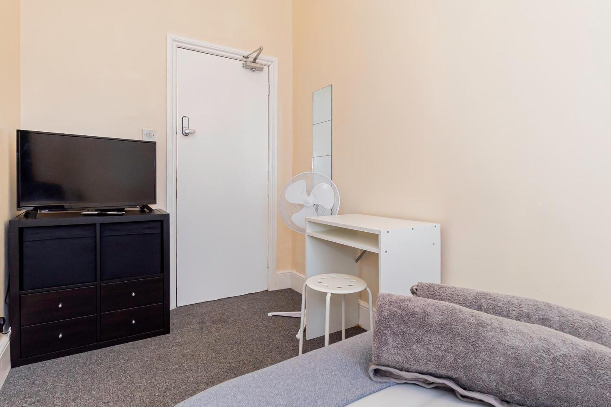 Shirley House 5, Guest House, Self Catering, Self Check In With Smart Locks, Use Of Fully Equipped Kitchen, Close To City Centre, Ideal For Longer Stays And Fawley Contractors Southampton Bagian luar foto