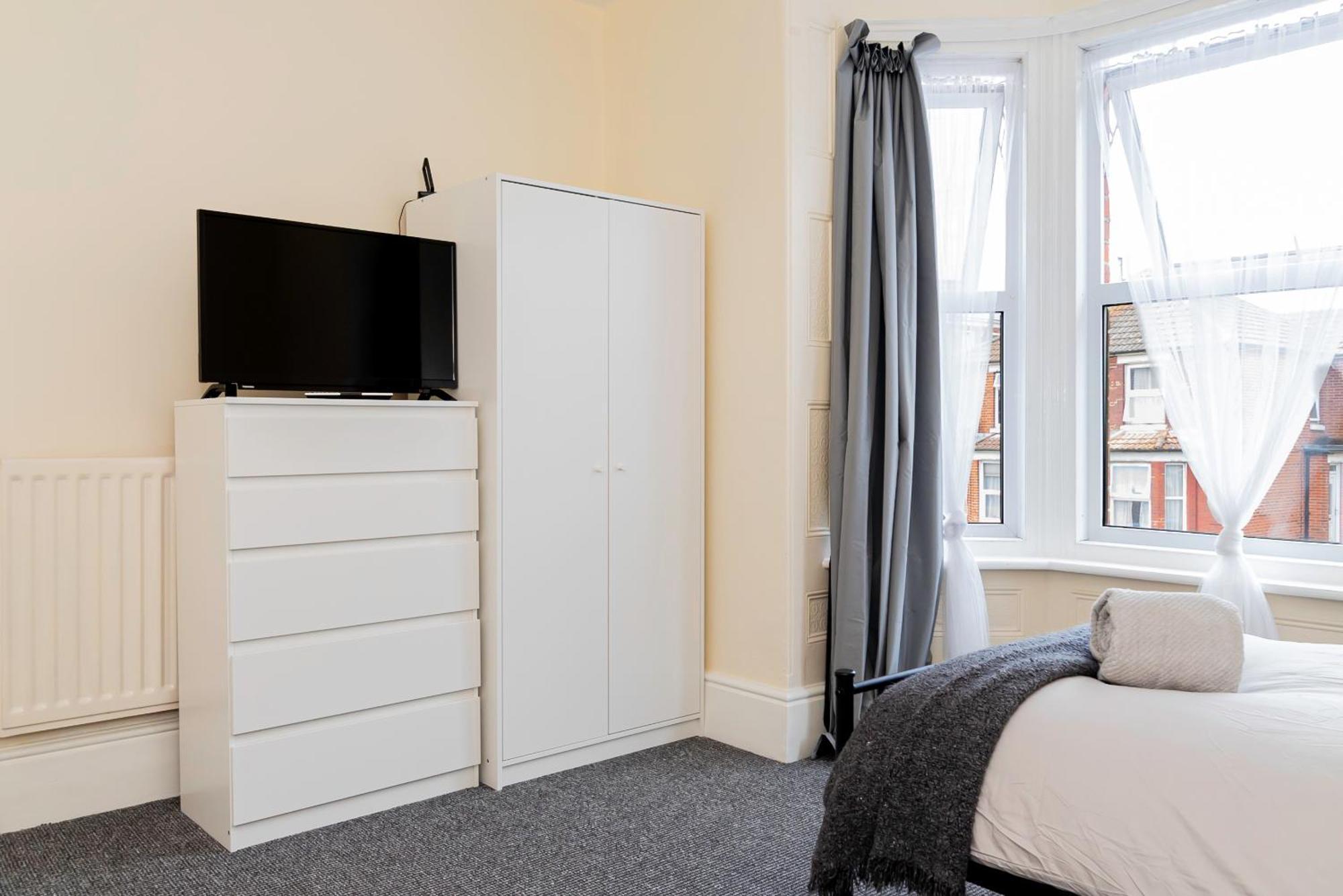 Shirley House 5, Guest House, Self Catering, Self Check In With Smart Locks, Use Of Fully Equipped Kitchen, Close To City Centre, Ideal For Longer Stays And Fawley Contractors Southampton Bagian luar foto