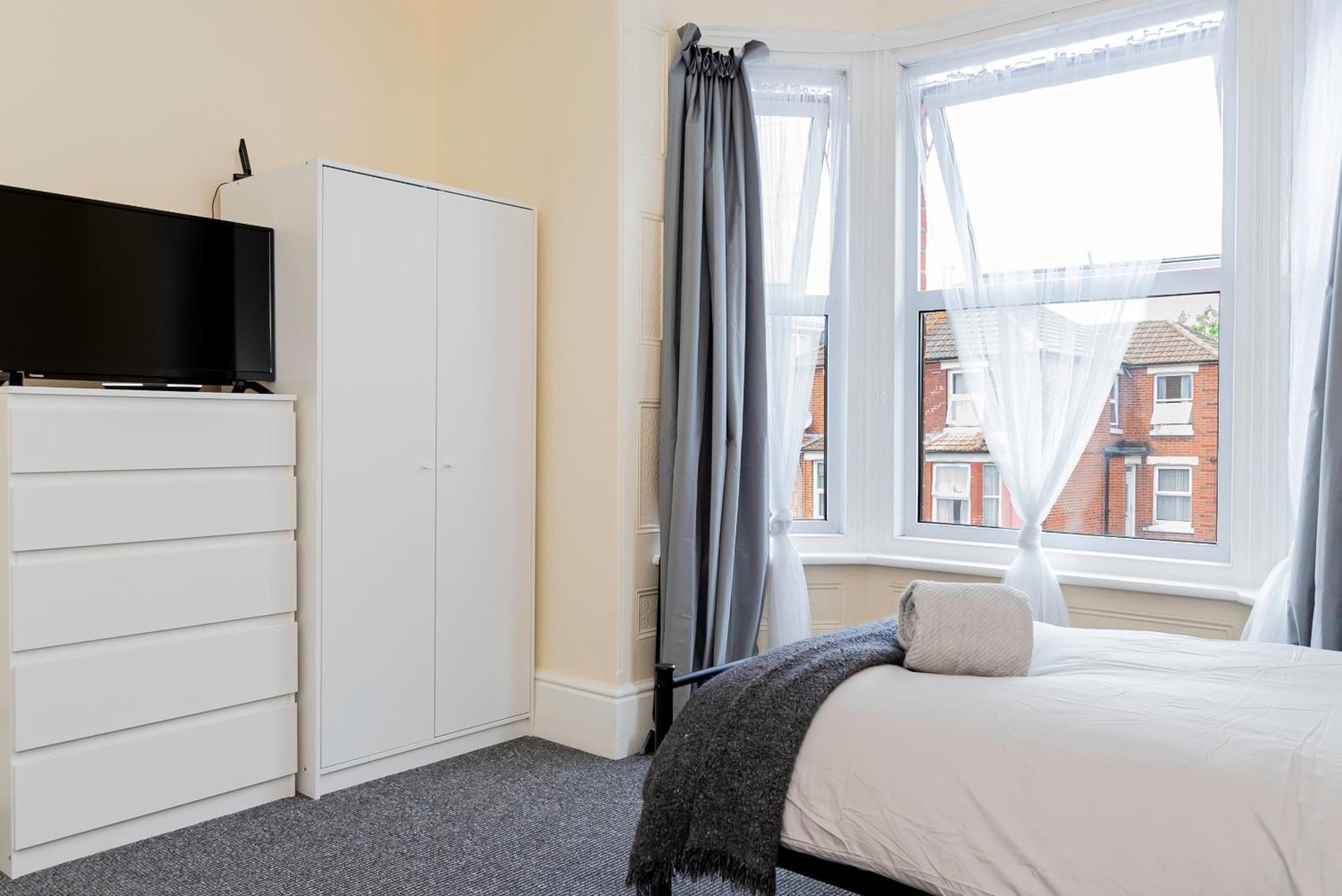 Shirley House 5, Guest House, Self Catering, Self Check In With Smart Locks, Use Of Fully Equipped Kitchen, Close To City Centre, Ideal For Longer Stays And Fawley Contractors Southampton Bagian luar foto