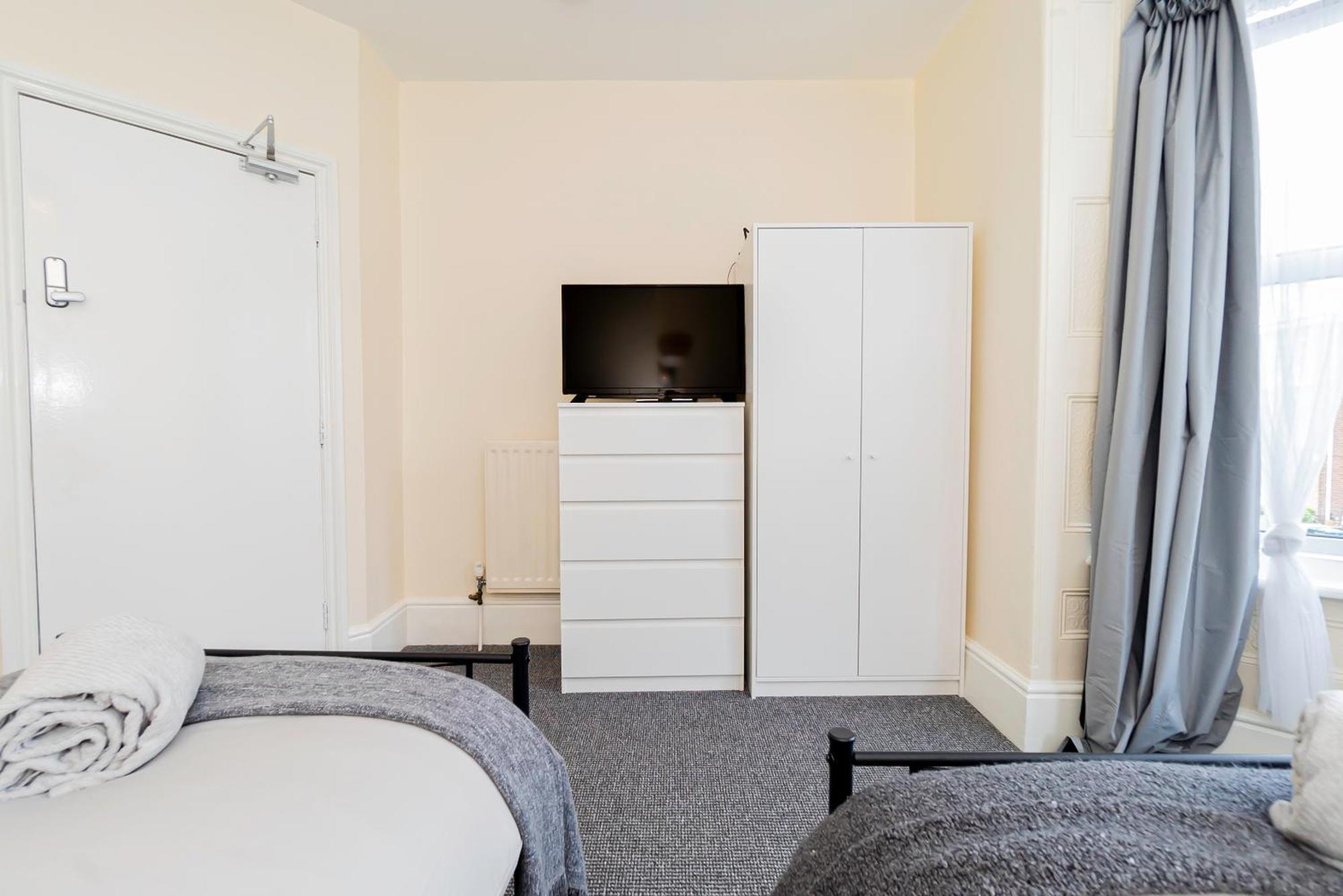 Shirley House 5, Guest House, Self Catering, Self Check In With Smart Locks, Use Of Fully Equipped Kitchen, Close To City Centre, Ideal For Longer Stays And Fawley Contractors Southampton Bagian luar foto