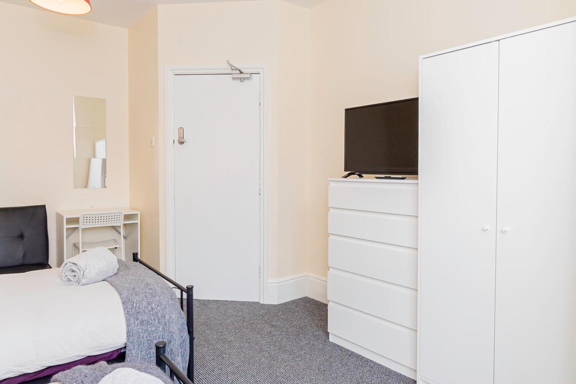 Shirley House 5, Guest House, Self Catering, Self Check In With Smart Locks, Use Of Fully Equipped Kitchen, Close To City Centre, Ideal For Longer Stays And Fawley Contractors Southampton Bagian luar foto